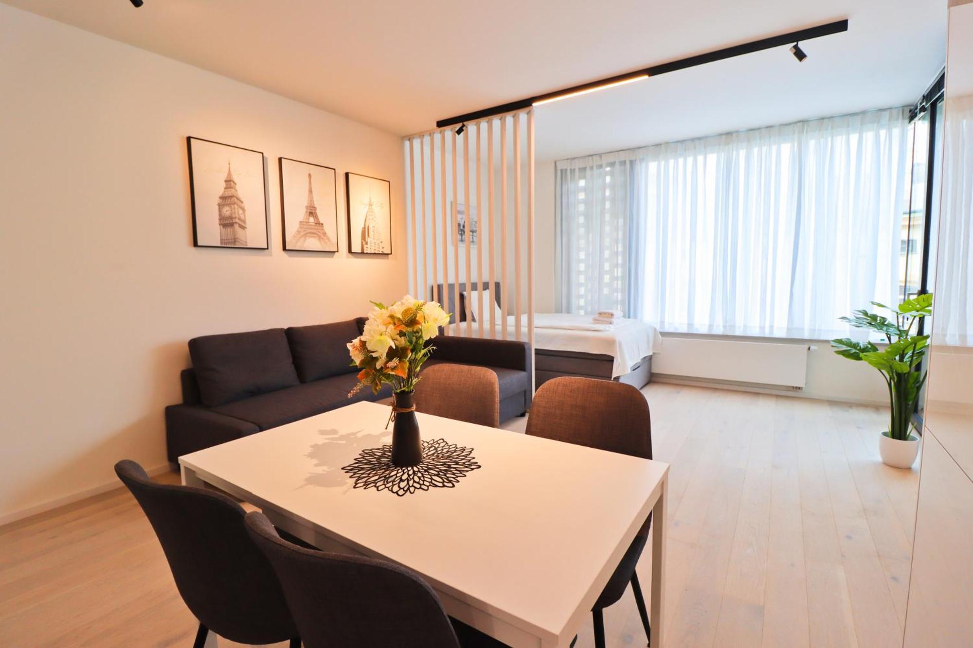 Sunny Apartment In Smichov, Prague 5 Exterior foto