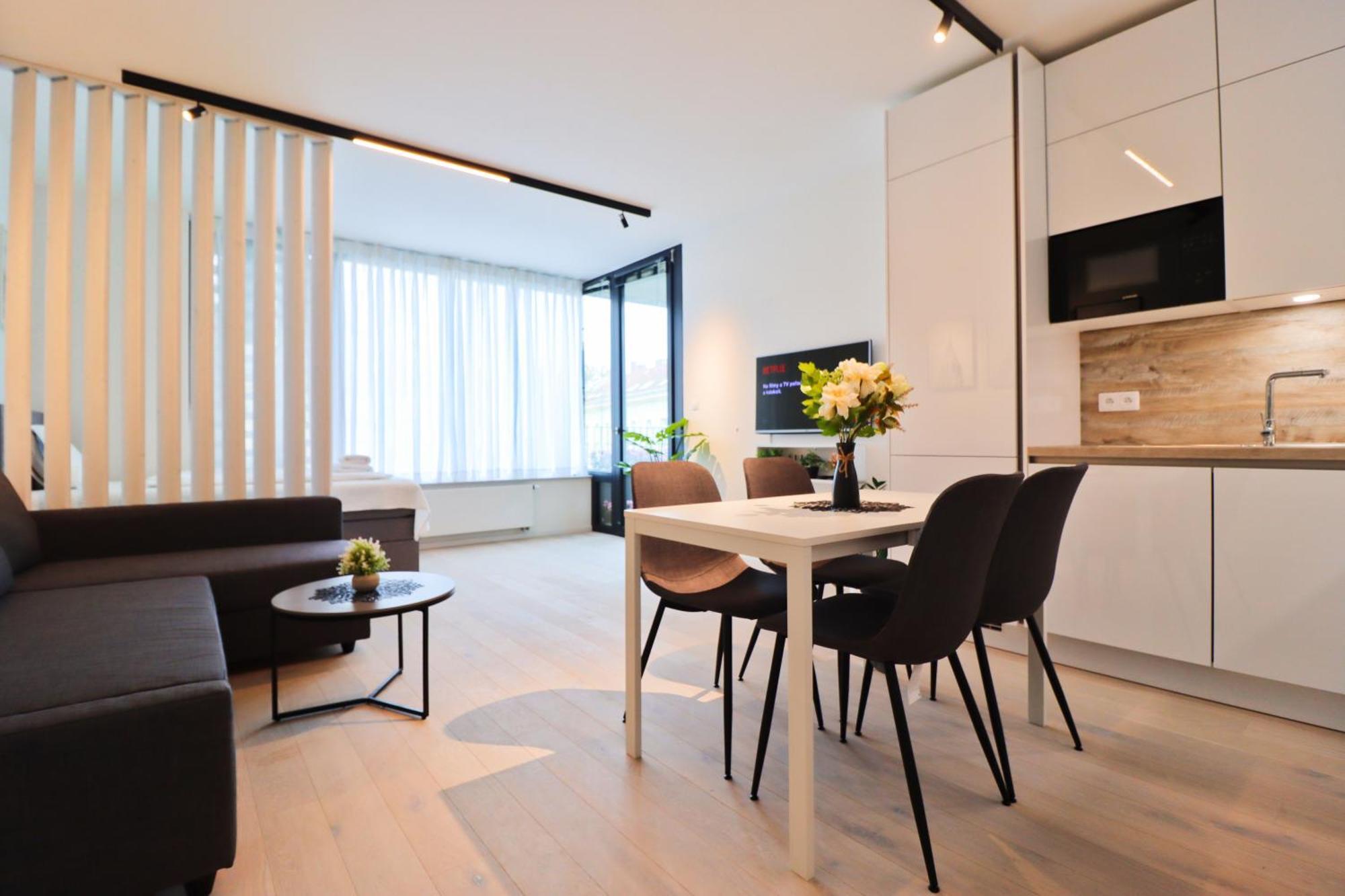 Sunny Apartment In Smichov, Prague 5 Exterior foto